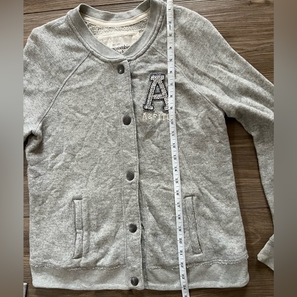 Abercrombie & Fitch Heather Gray Snap-Up Sweater - Picture 8 of 9